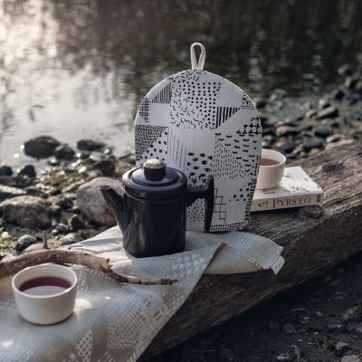 Seitsemän palaa tea cosy