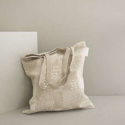 Seitsemän palaa canvas bag