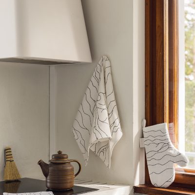Rakkauden meri tea towel